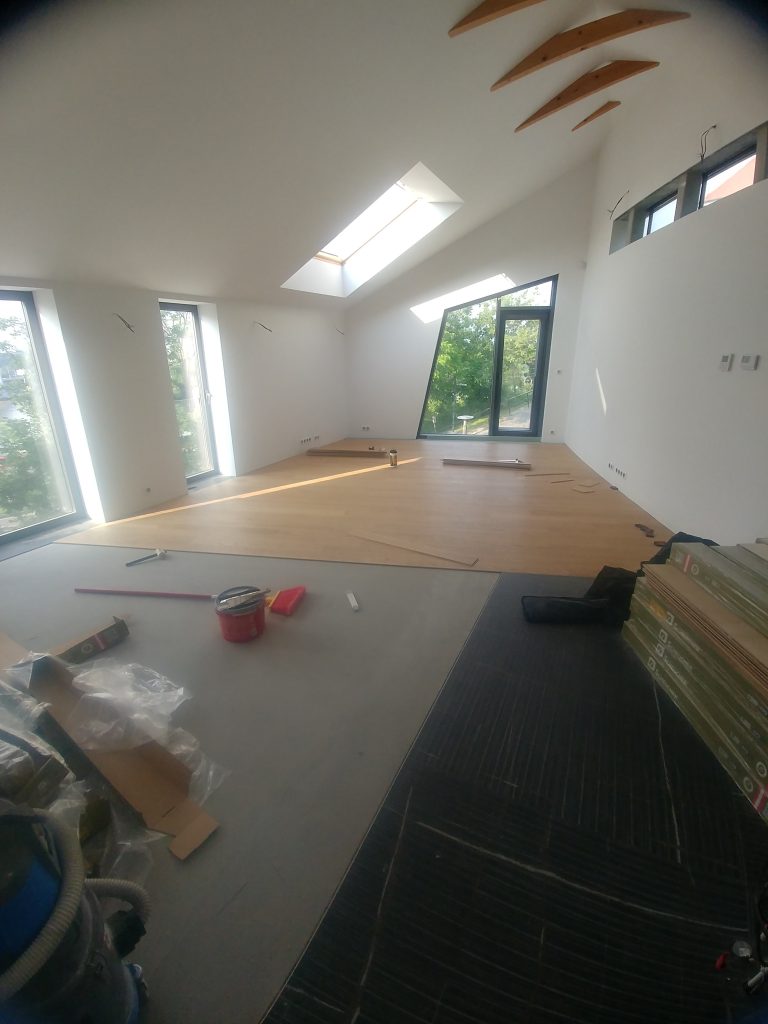 pokládka podláh, drevených podláh, nivelizácia, podlahári