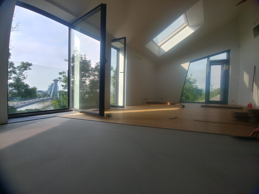 pokládka podláh, drevených podláh, nivelizácia, podlahári