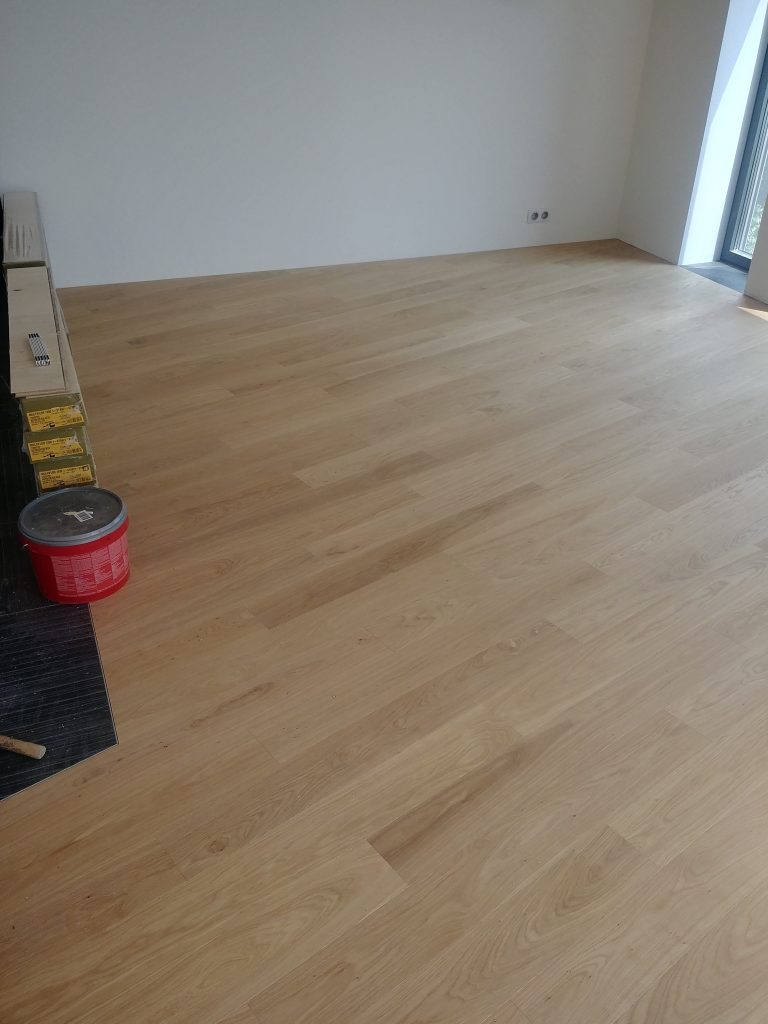 pokládka podláh, drevených podláh, nivelizácia, podlahári