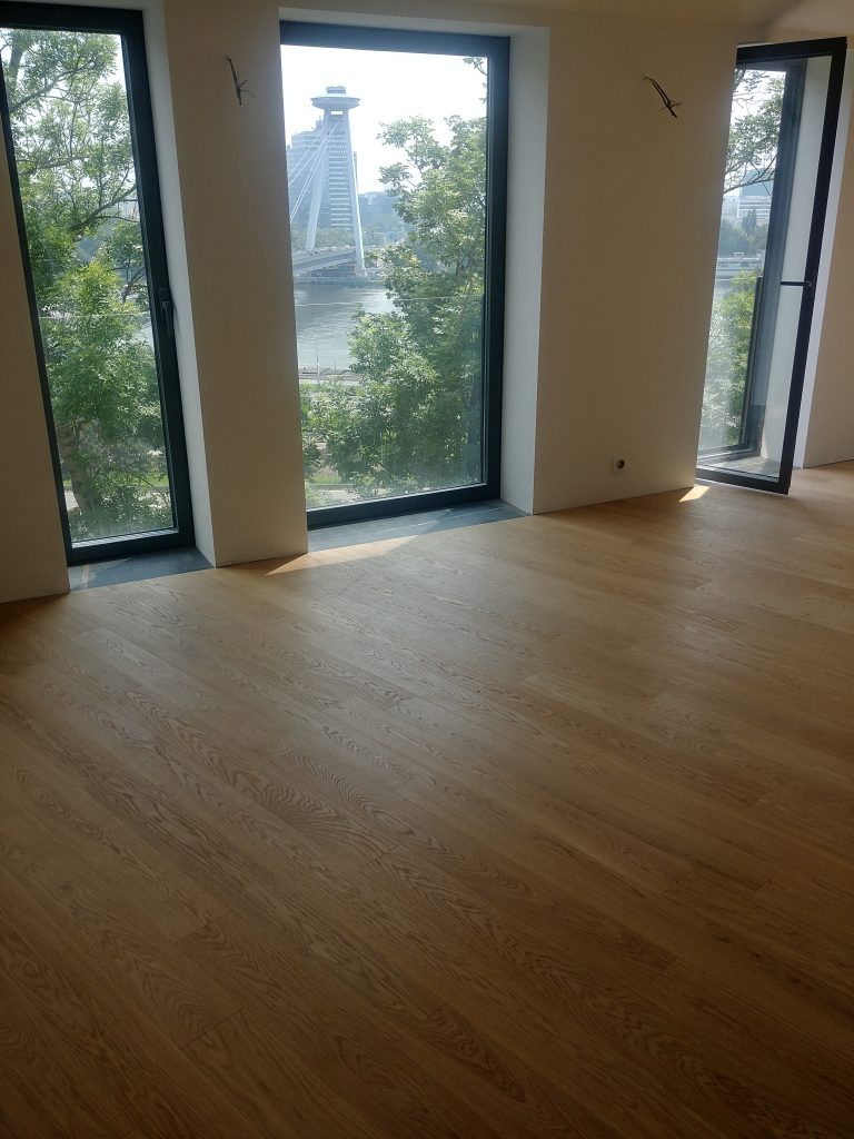 pokládka podláh, drevených podláh, nivelizácia, podlahári