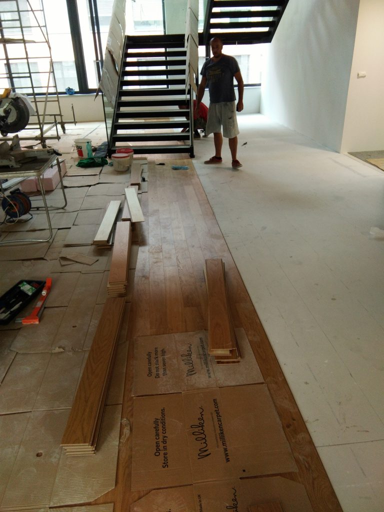 pokládka podláh, drevených podláh, nivelizácia, podlahári