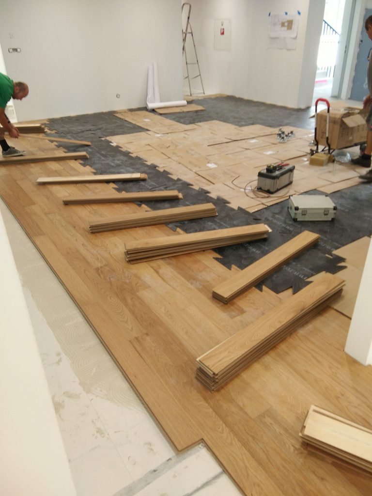 pokládka podláh, drevených podláh, nivelizácia, podlahári
