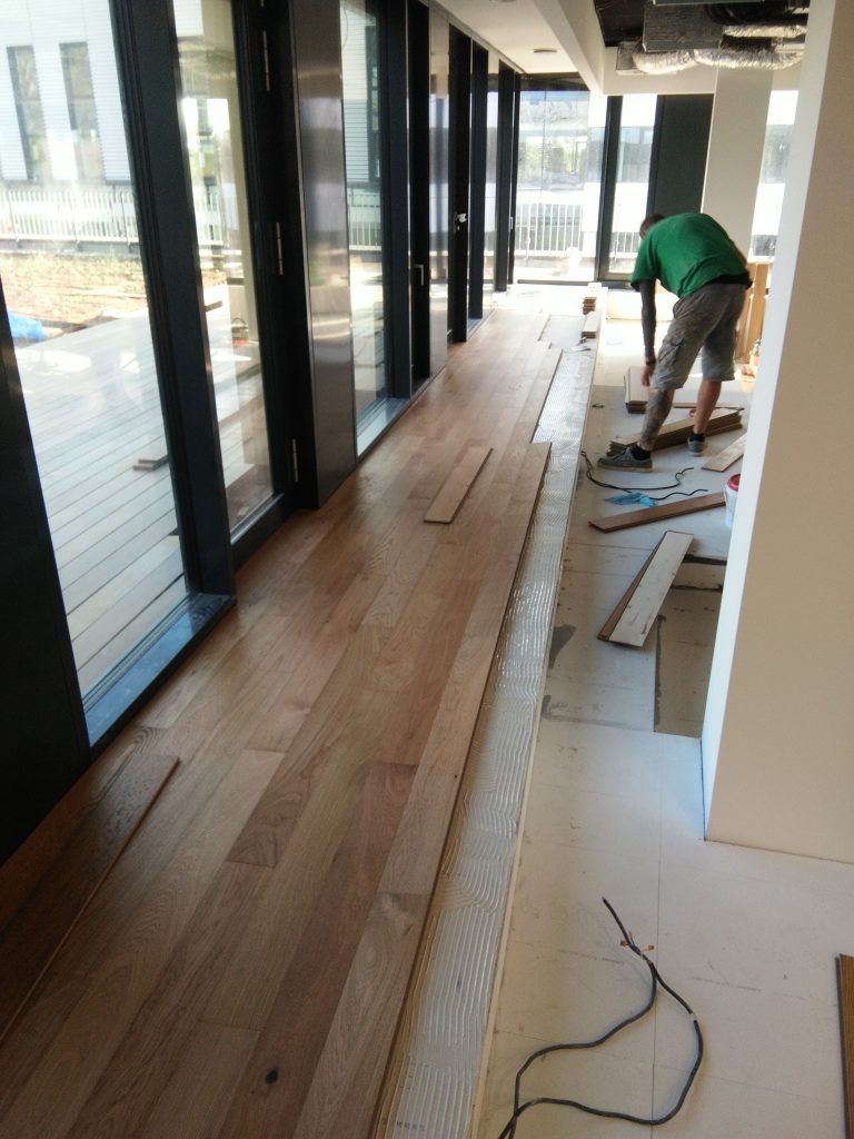 pokládka podláh, drevených podláh, nivelizácia, podlahári