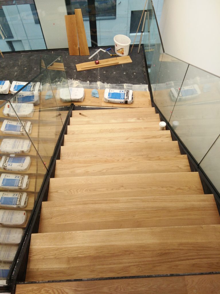 pokládka podláh, drevených podláh, nivelizácia, podlahári