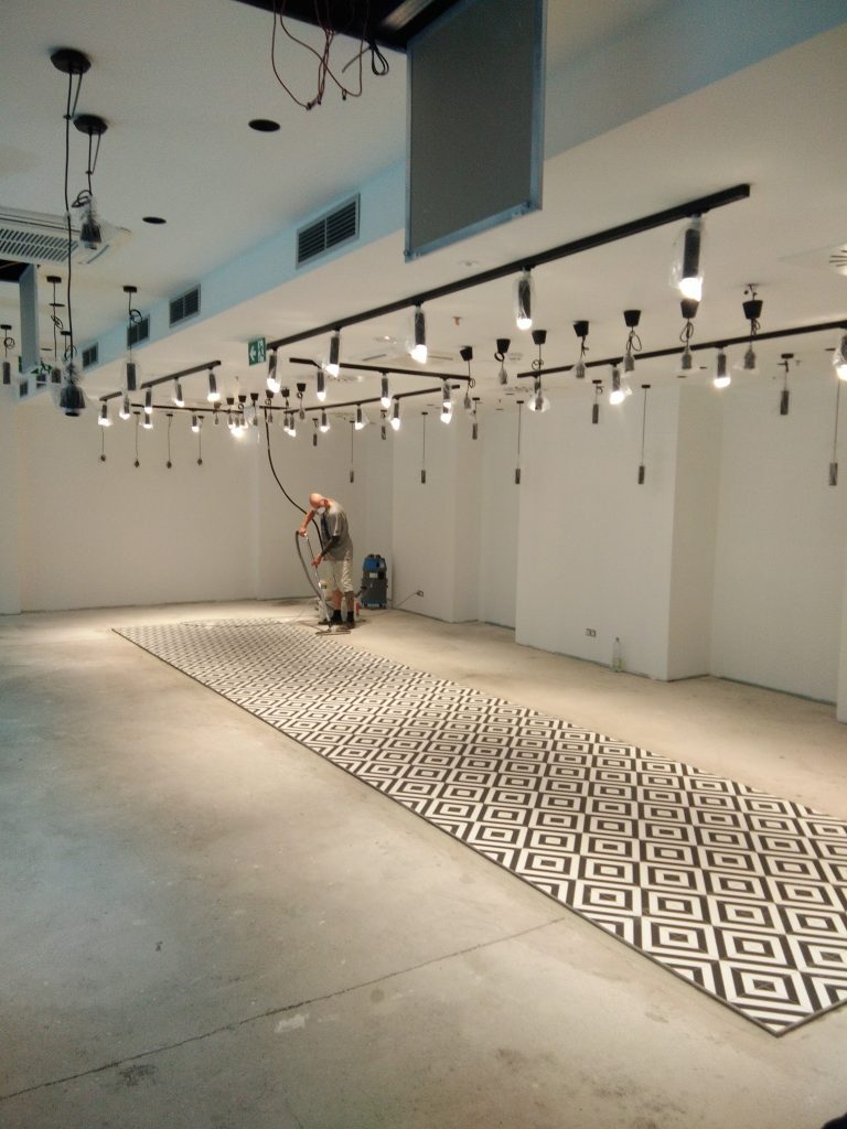 pokládka podláh, drevených podláh, nivelizácia, podlahári