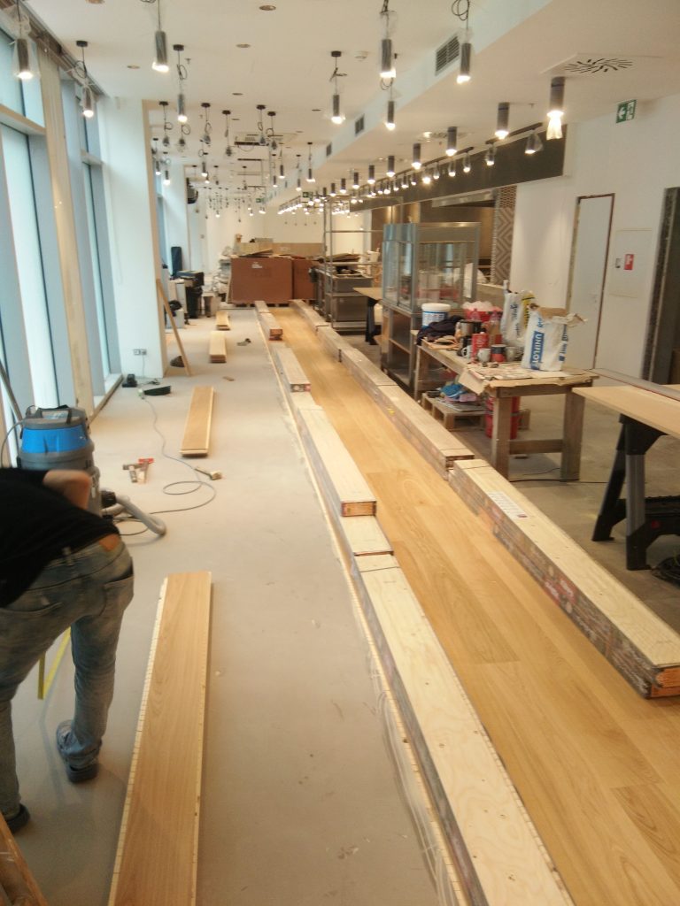 pokládka podláh, drevených podláh, nivelizácia, podlahári