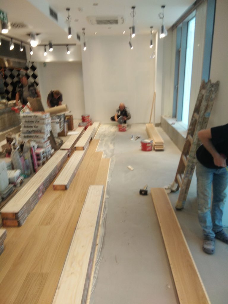 pokládka podláh, drevených podláh, nivelizácia, podlahári