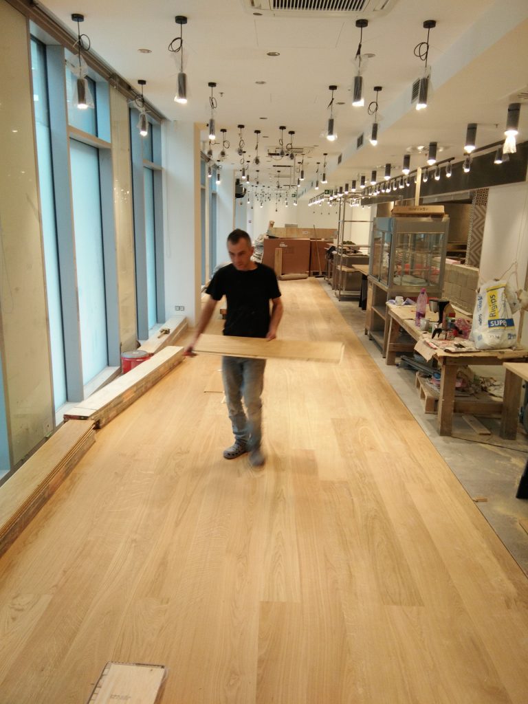 pokládka podláh, drevených podláh, nivelizácia, podlahári