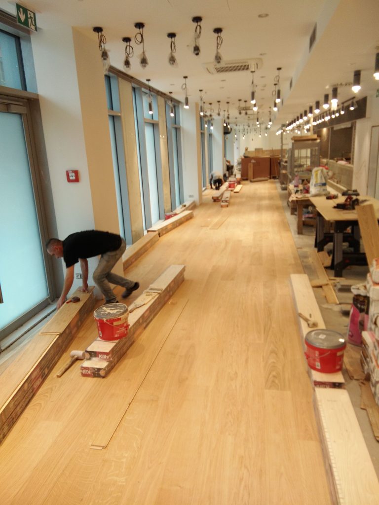 pokládka podláh, drevených podláh, nivelizácia, podlahári