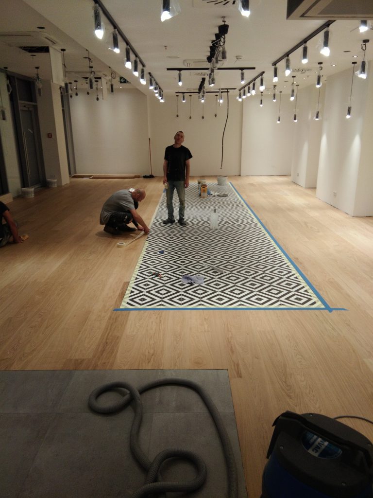 pokládka podláh, drevených podláh, nivelizácia, podlahári