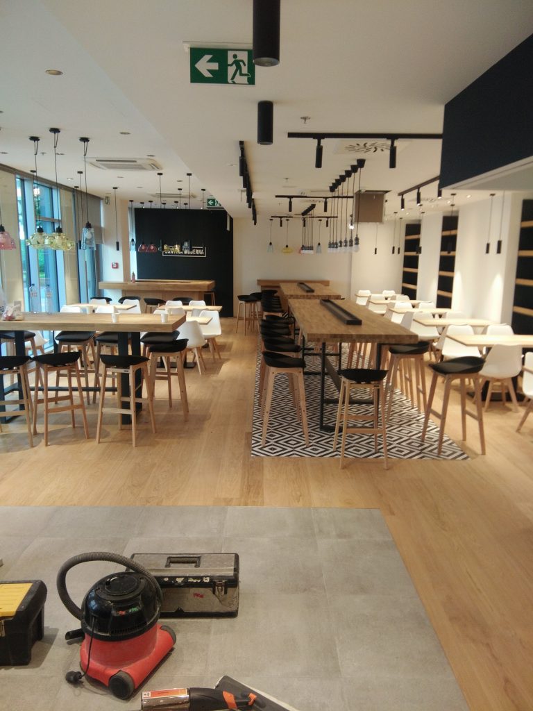 pokládka podláh, drevených podláh, nivelizácia, podlahári